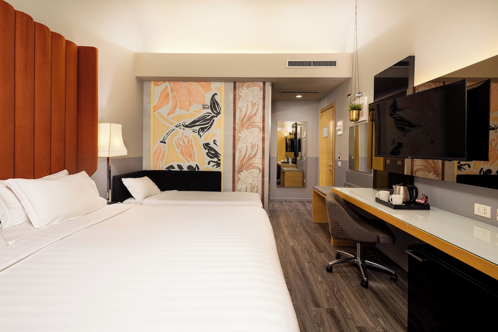Habitación Premium, 1 cama de matrimonio grande con sofá cama del hotel Holiday Inn Milan - Garibaldi Station, An Ihg. Foto 3