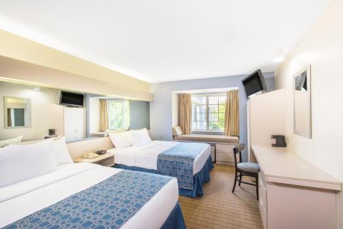Habitación con 2 camas grandes - No fumadores del hotel Microtel Inn and Suites By Wyndham Seneca Falls. Foto 1