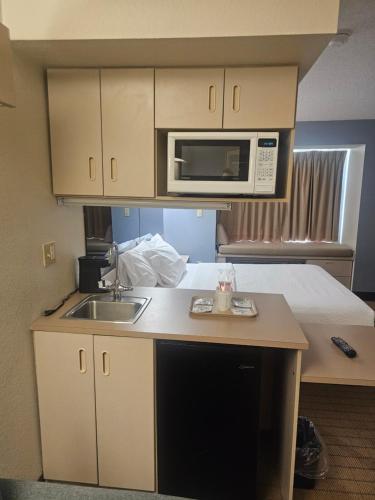Suite - 1 cama grande - No fumadores del hotel Microtel Inn and Suites By Wyndham Seneca Falls. Foto 2