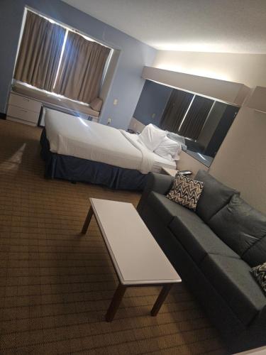 Queen Suite - Mobility and Hearing Accessible/Non - Smoking del hotel Microtel Inn and Suites By Wyndham Seneca Falls. Foto 3