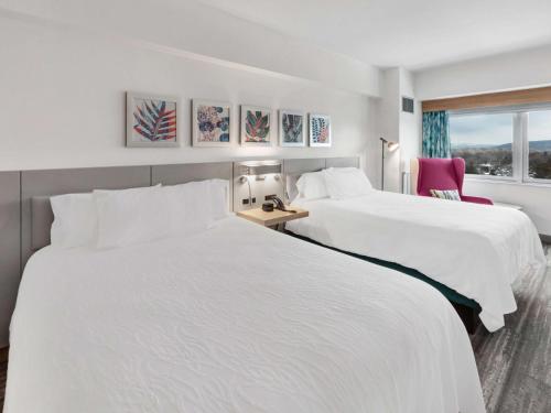 Habitación con 2 camas grandes del hotel Hilton Garden Inn Ithaca. Foto 1