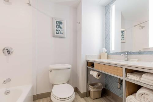 Habitación con 2 camas grandes del hotel Hilton Garden Inn Ithaca. Foto 2