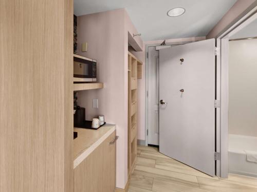 Habitación con 2 camas grandes del hotel Hilton Garden Inn Ithaca. Foto 4