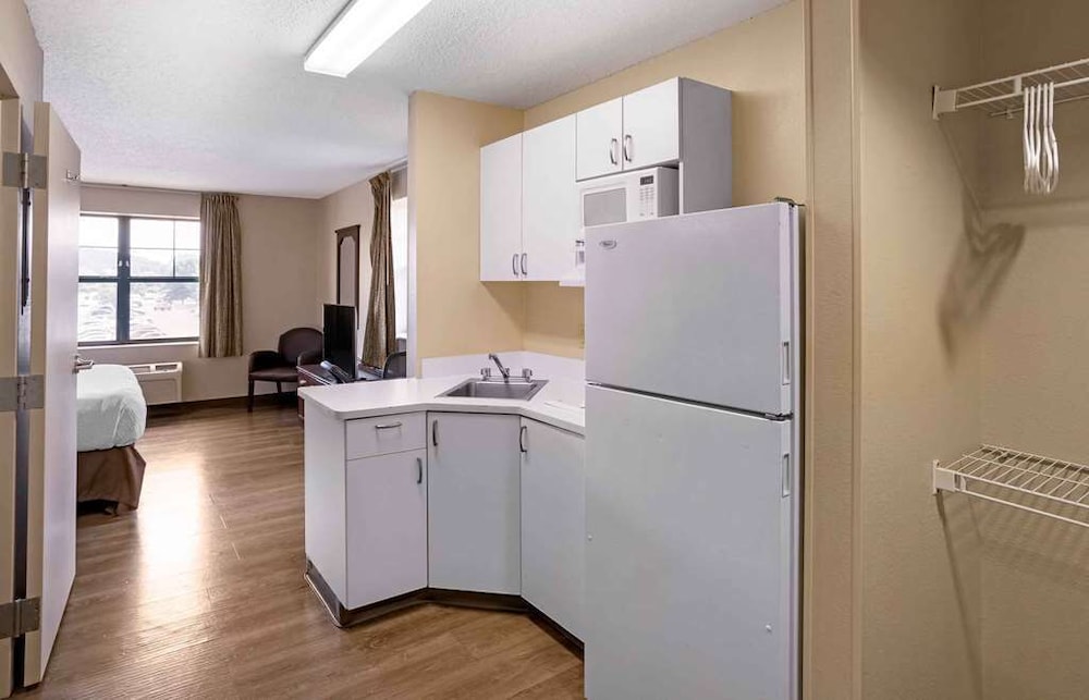 Suite, 1 cama de matrimonio grande con sofá cama, no fumadores, cocina del hotel Studio 6 Extended Stay America Suites Fishkill Westage Center