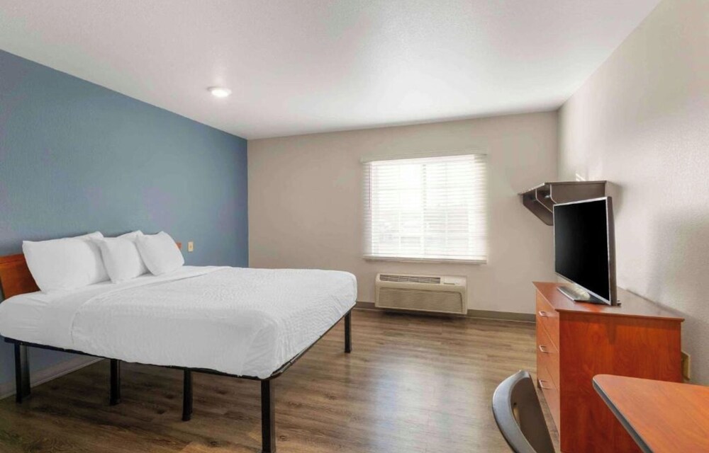 Suite, 1 cama de matrimonio grande con sofá cama, no fumadores, cocina del hotel Studio 6 Extended Stay America Suites Fishkill Westage Center. Foto 5