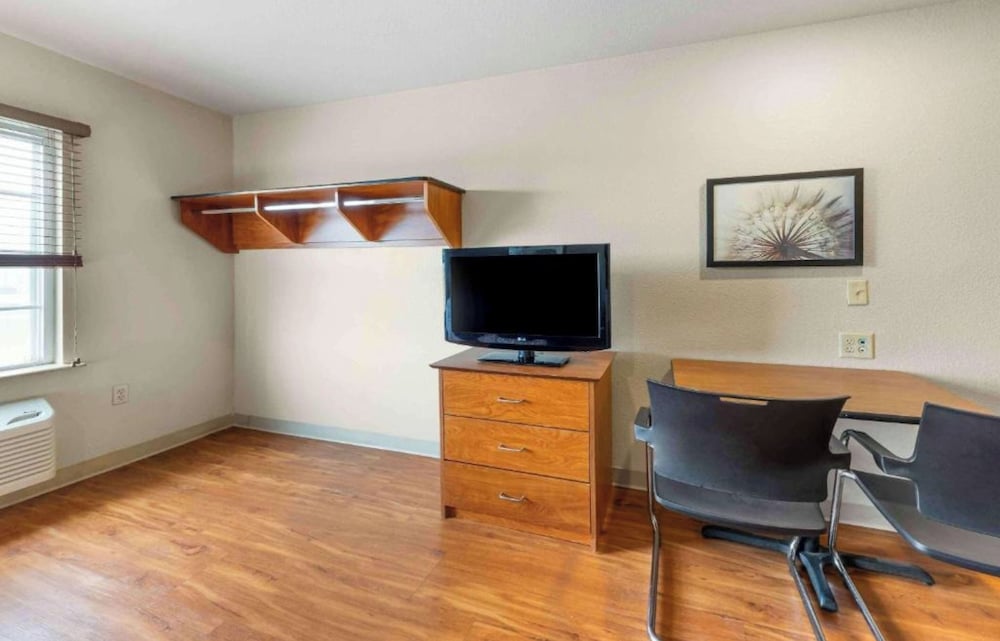 Suite, 1 cama de matrimonio grande con sofá cama, no fumadores, cocina del hotel Studio 6 Extended Stay America Suites Fishkill Westage Center. Foto 6