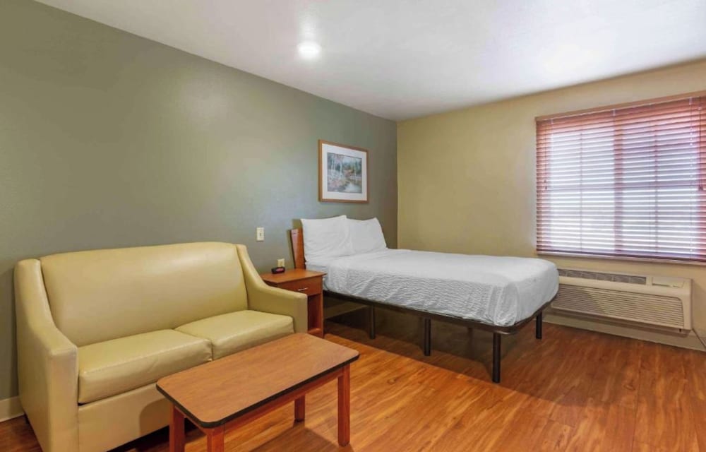 Habitación, 1 cama de matrimonio grande, bañera accesible, no fumadores (Kitchen, Mobility) del hotel Studio 6 Extended Stay America Suites Fishkill Westage Center. Foto 3