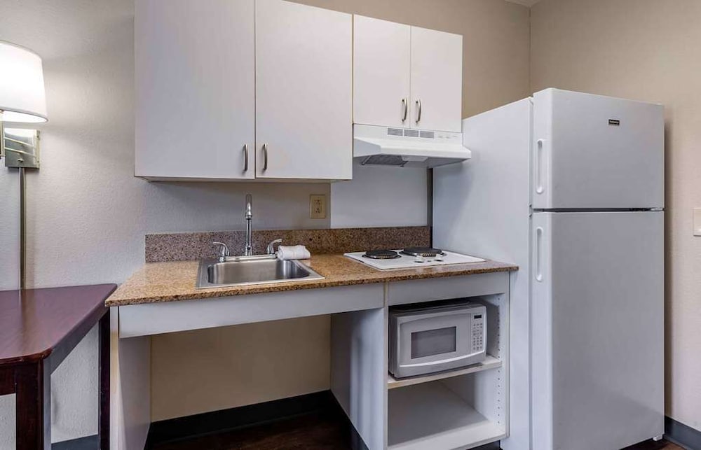 Habitación, 2 camas de matrimonio, fumadores, cocina del hotel Studio 6 Extended Stay America Suites Fishkill Westage Center. Foto 1