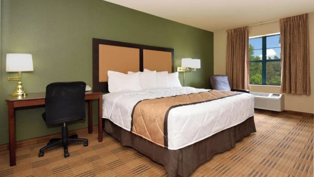 1 King Bed | Suite, Nsmk, Kitchen, Sofa - Bed del hotel Studio 6 Extended Stay America Suites Fishkill Westage Center