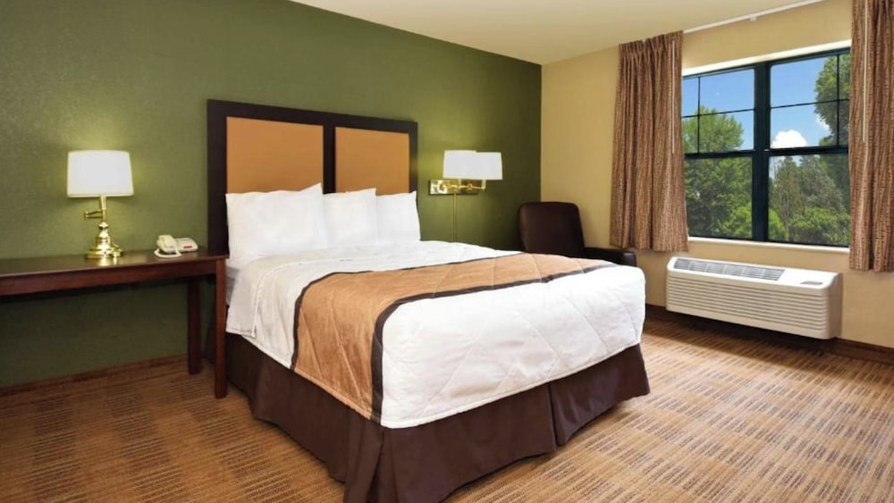 1 King Bed | Non - Smoking, Kitchen, Shower del hotel Studio 6 Extended Stay America Suites Fishkill Westage Center