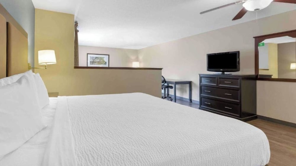1 Queen Bed | Non - Smoking, Kitchen del hotel Studio 6 Extended Stay America Suites Fishkill Westage Center. Foto 4