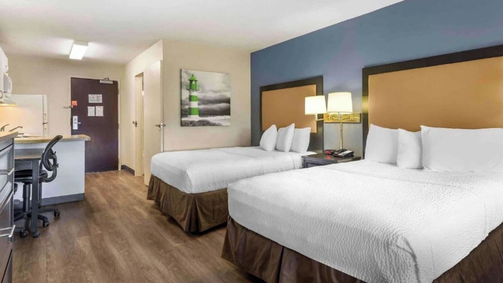 2 Full Beds | Non - Smoking, Kitchen del hotel Studio 6 Extended Stay America Suites Fishkill Westage Center