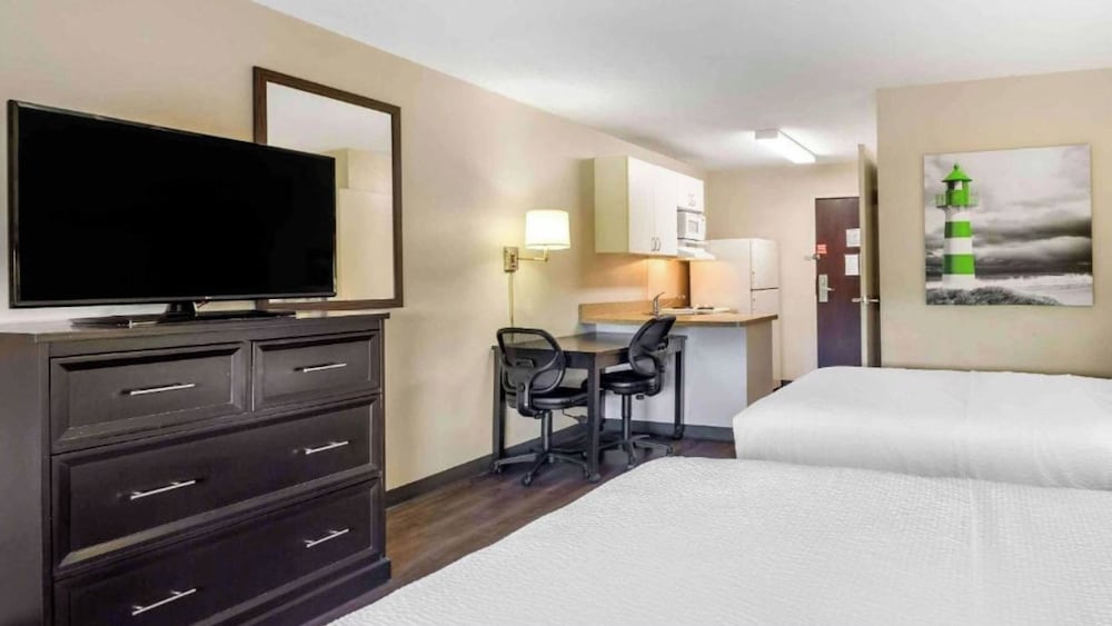 2 Full Beds | Non - Smoking, Kitchen del hotel Studio 6 Extended Stay America Suites Fishkill Westage Center. Foto 1