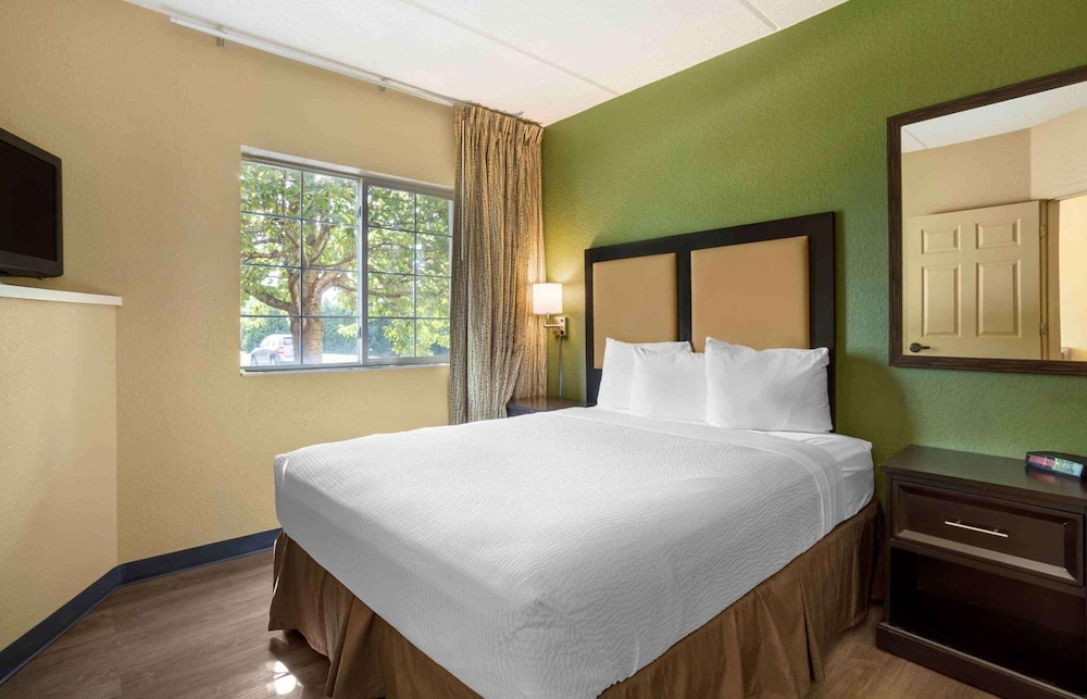 Suite, 1 cama de matrimonio, no fumadores, cocina del hotel Studio 6 Extended Stay Fishkill Route 9 NY. Foto 1