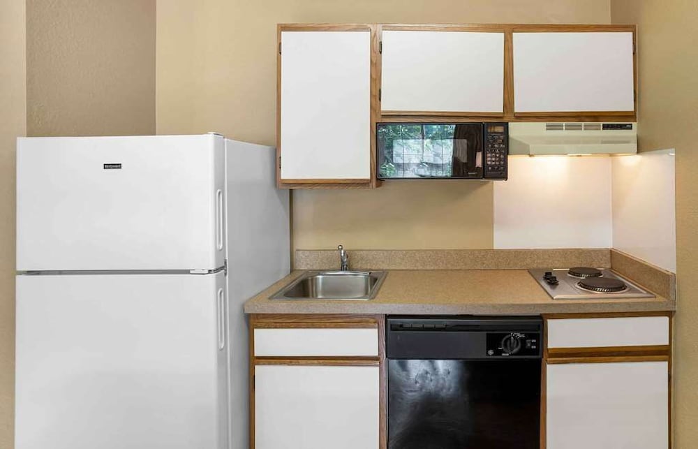 Suite, 1 cama de matrimonio, no fumadores, cocina del hotel Studio 6 Extended Stay Fishkill Route 9 NY. Foto 3