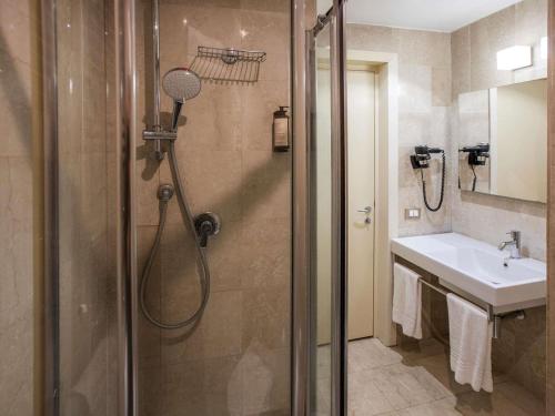 Habitación Doble Clásica del hotel Mercure Roma Centro Saint John. Foto 2
