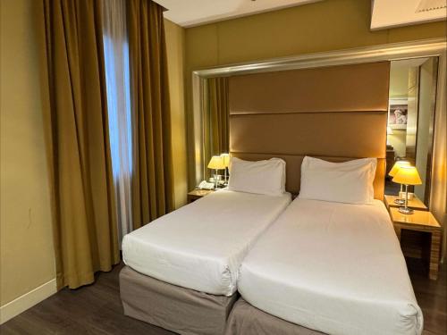 Habitación Doble Clásica (2 camas) del hotel Mercure Roma Centro Saint John. Foto 3