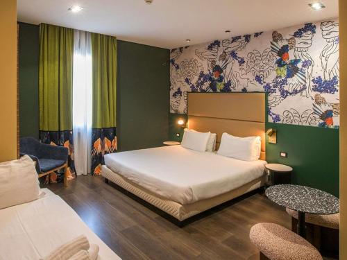 Habitación Doble Familiar Superior Clásica del hotel Mercure Roma Centro Saint John. Foto 2