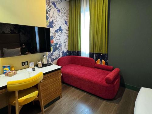 Habitación Doble Familiar Superior Clásica del hotel Mercure Roma Centro Saint John. Foto 3