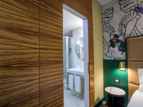 Habitación Doble Clásica del hotel Mercure Roma Centro Saint John. Foto 3