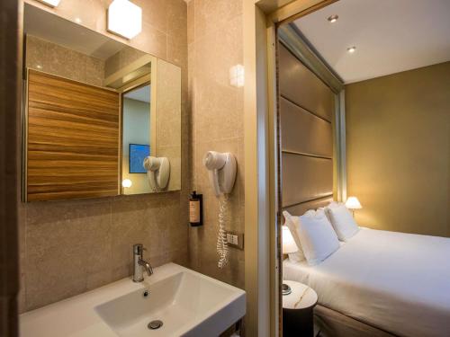 Habitación Doble Clásica del hotel Mercure Roma Centro Saint John. Foto 6