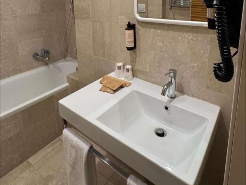 Habitación Individual Estándar del hotel Mercure Roma Centro Saint John. Foto 1