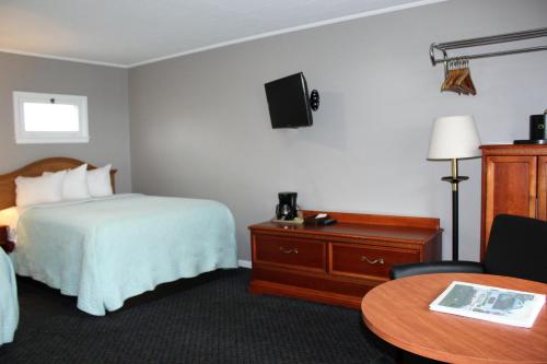 Habitación Deluxe con 2 camas grandes del hotel Admiral. Foto 4