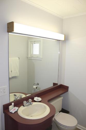 Habitación Deluxe con 2 camas grandes del hotel Admiral. Foto 7