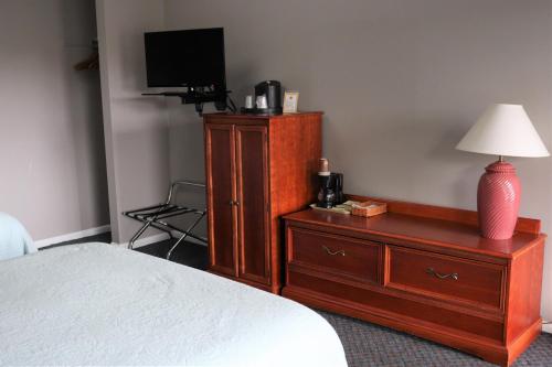 Habitación Estándar con 2 camas dobles del hotel Admiral. Foto 1