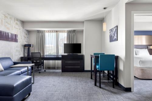 Suite de 1 dormitorio del hotel Residence Inn New York The Bronx at Metro Center Atrium