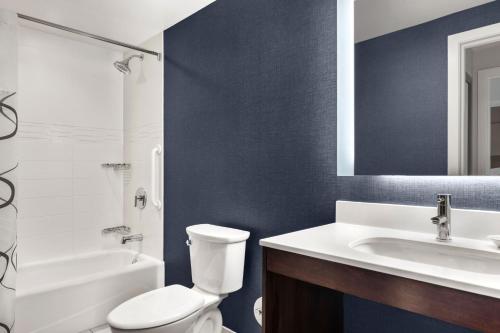 Suite de 1 dormitorio del hotel Residence Inn New York The Bronx at Metro Center Atrium. Foto 2