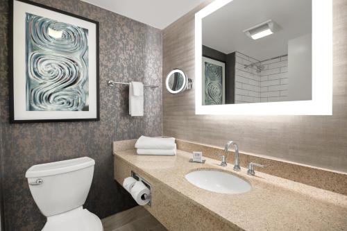 Suite con 2 camas grandes - No fumadores del hotel Radisson Corning. Foto 4