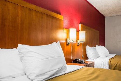 Habitación con 2 camas grandes - Fumadores del hotel Econo Lodge Brockport. Foto 7