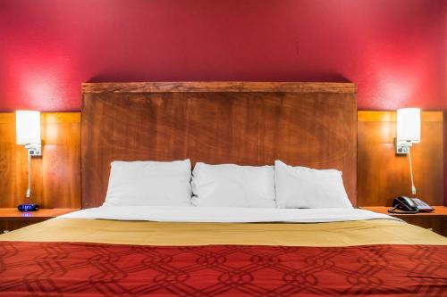 Habitación Estándar con cama extragrande - Para fumadores del hotel Econo Lodge Brockport. Foto 2