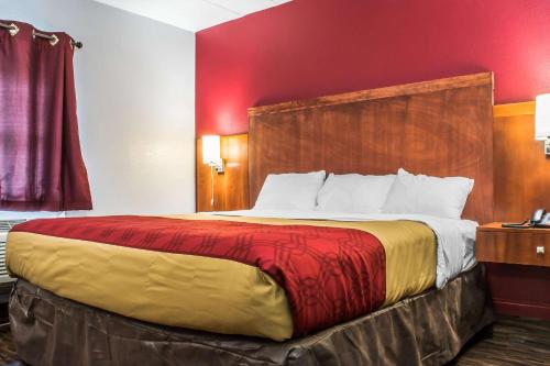 Habitación Estándar con cama extragrande - Para fumadores del hotel Econo Lodge Brockport. Foto 5