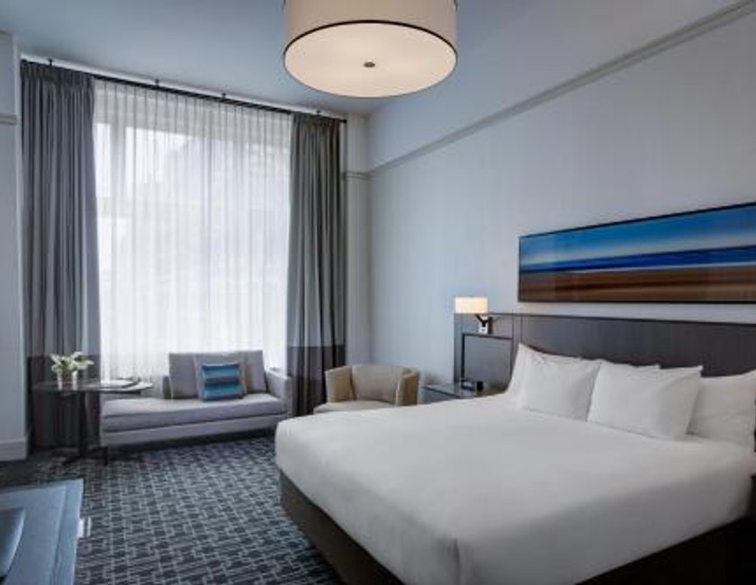 Habitación con cama extragrande y ducha adaptada - Adaptada para personas de movilidad reducida del hotel Hyatt Regency Cleveland At The Arcade. Foto 4