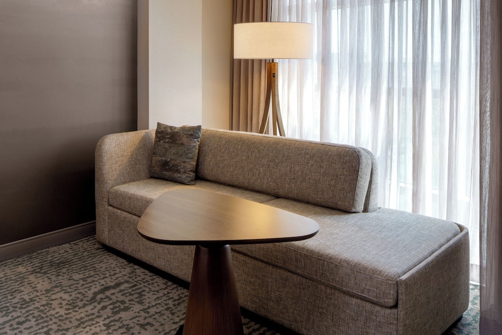 1 Cama King con Acceso Club y Sofá - cama del hotel Hyatt Regency Reston. Foto 2