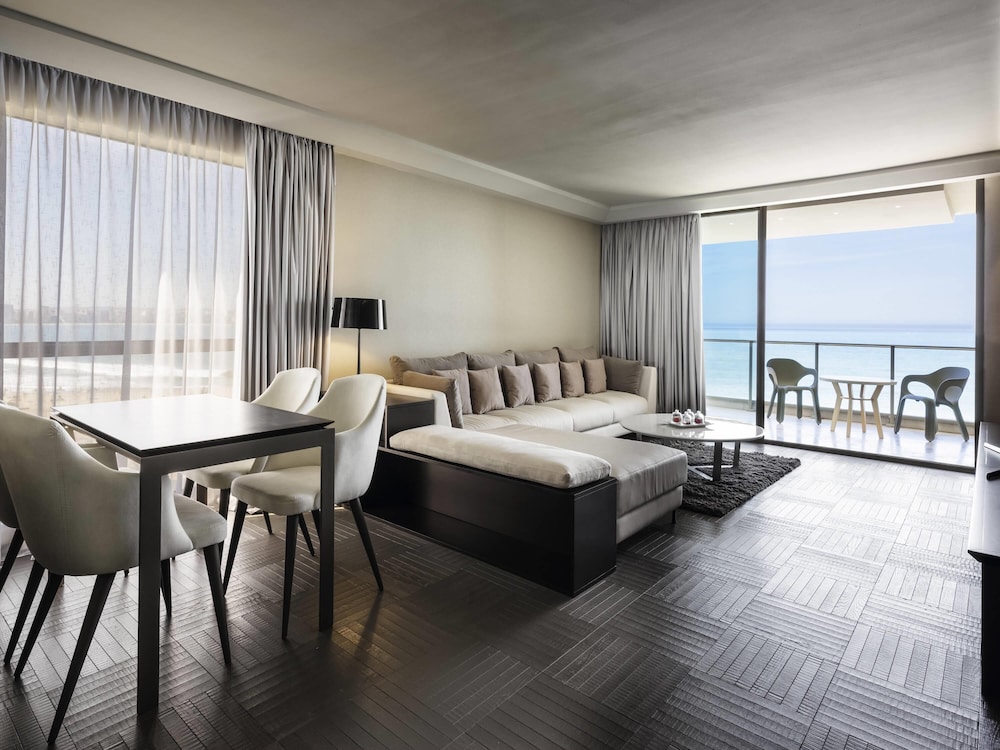 Suite, 1 cama de matrimonio grande, vistas al mar (Ambassador) del hotel Mövenpick and Casino Malabata Tanger. Foto 2