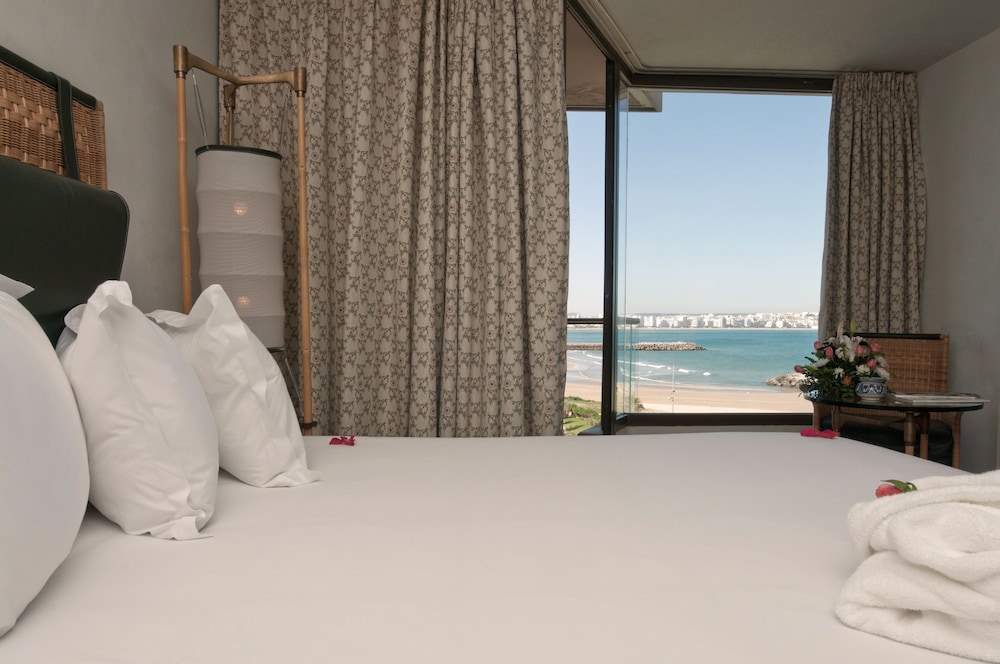 Habitación clásica, 1 cama de matrimonio grande, vistas al mar del hotel Mövenpick and Casino Malabata Tanger. Foto 2