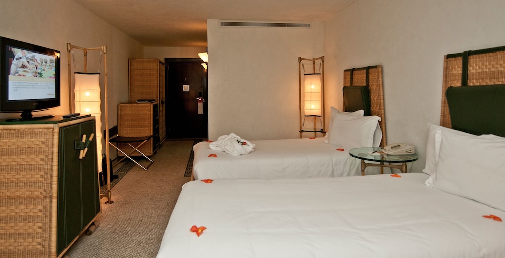 Habitación clásica con 2 camas individuales, 1 cama individual, vistas parciales al mar del hotel Mövenpick and Casino Malabata Tanger. Foto 2