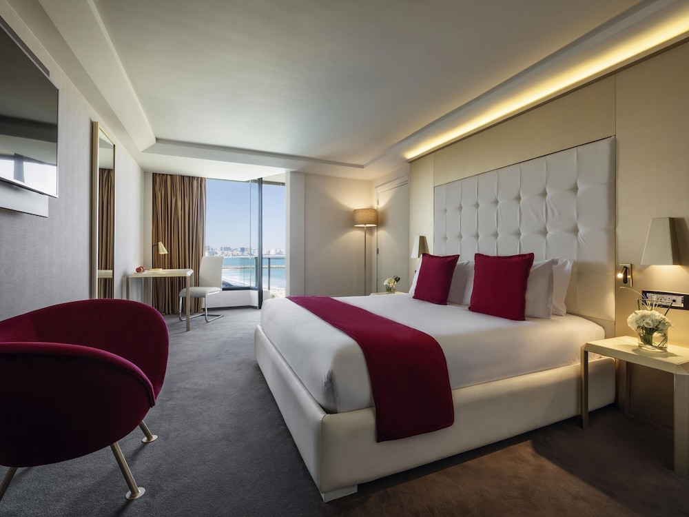 Habitación ejecutiva, 1 cama de matrimonio grande, vistas parciales al mar del hotel Mövenpick and Casino Malabata Tanger