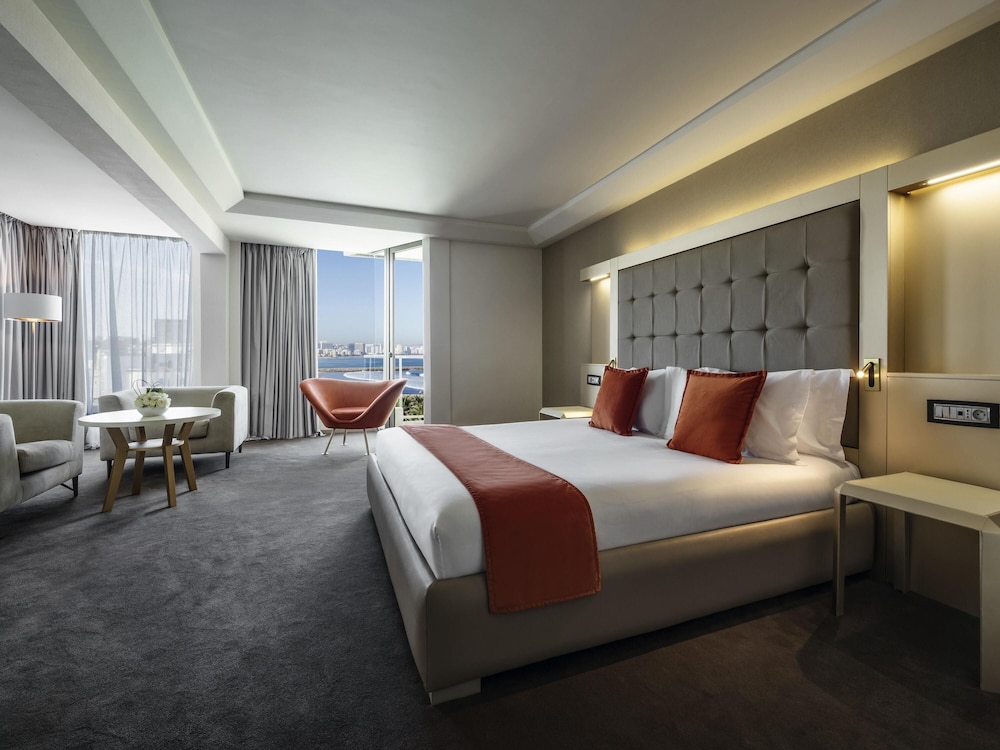 Suite junior, 1 cama de matrimonio grande, vistas al mar del hotel Mövenpick and Casino Malabata Tanger