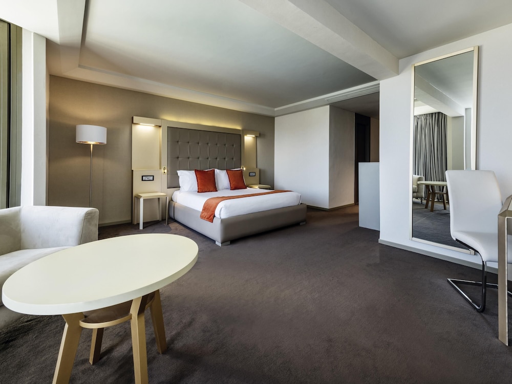 Suite junior, 1 cama de matrimonio grande, vistas al mar del hotel Mövenpick and Casino Malabata Tanger. Foto 1