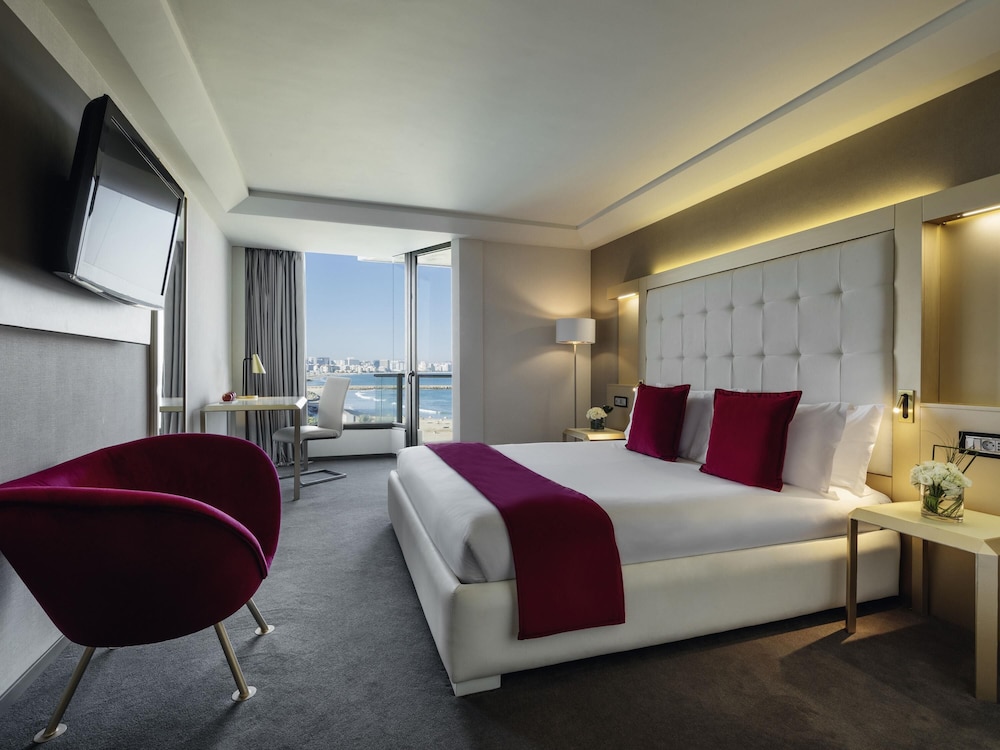 Habitación Premium, 1 cama de matrimonio grande, vistas parciales al mar del hotel Mövenpick and Casino Malabata Tanger