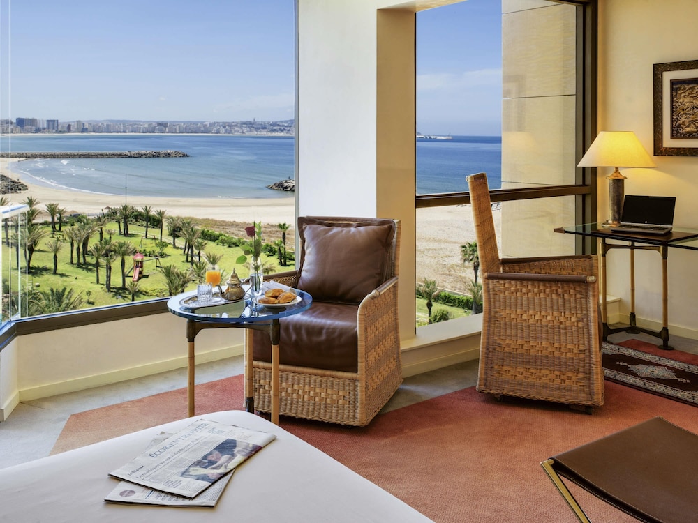 Habitación Deluxe, 1 cama de matrimonio grande, vistas al mar del hotel Mövenpick and Casino Malabata Tanger
