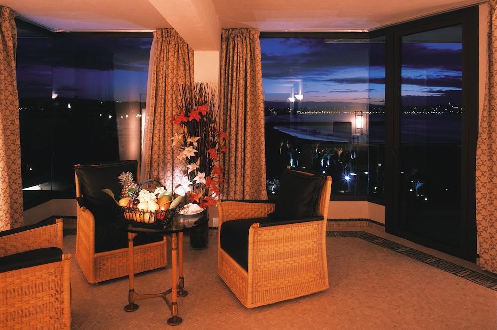 Habitación Deluxe, 1 cama de matrimonio grande, vistas al mar del hotel Mövenpick and Casino Malabata Tanger. Foto 1