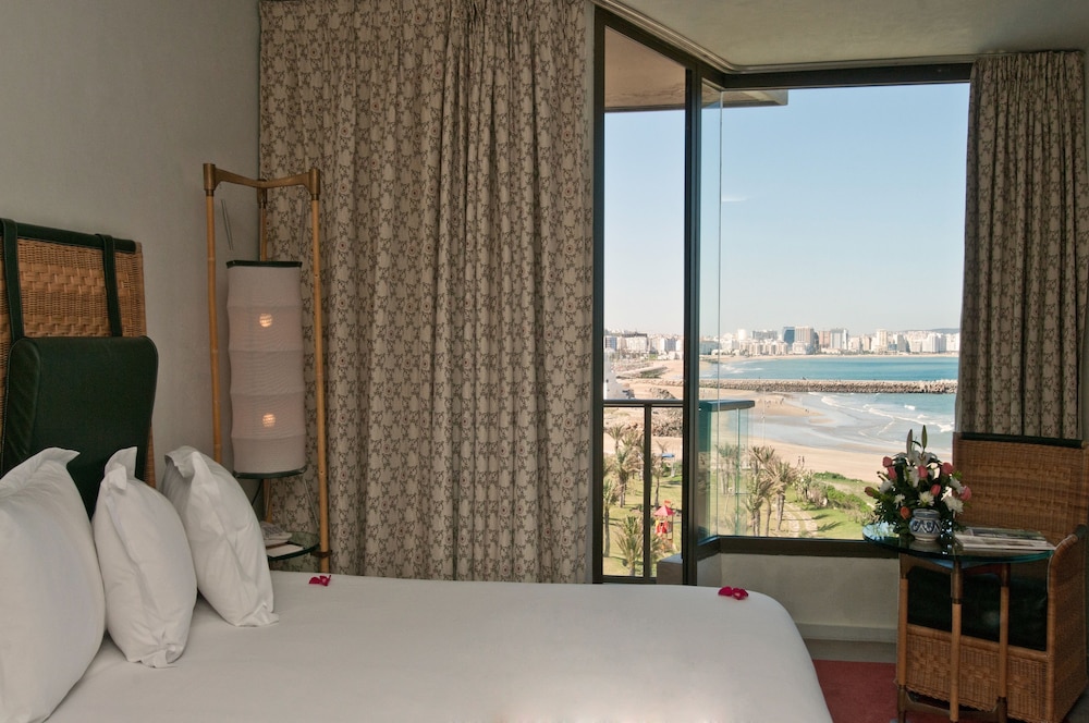 Habitación Deluxe, 1 cama de matrimonio grande, vistas al mar del hotel Mövenpick and Casino Malabata Tanger. Foto 2