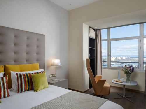 Habitación Doble Superior con vistas al puerto deportivo del hotel Marina Bay City Center. Foto 2