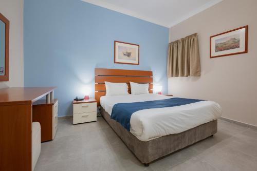Apartamento con vistas a la piscina del hotel Xemxija Bay