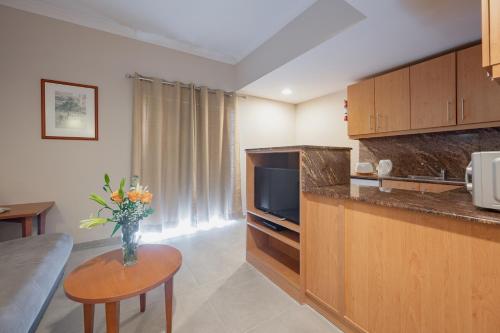 Apartamento Balcón o Terraza Interior 1 habitación Sofá Cama incluido 2 Camas individuales Normal del hotel Xemxija Bay. Foto 3